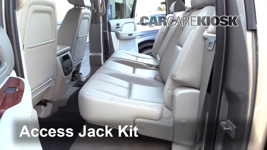 2013 GMC Sierra 3500 HD SLT 6.6L V8 Turbo Diesel Crew Cab Pickup Tires & Wheels Change a Flat Tire